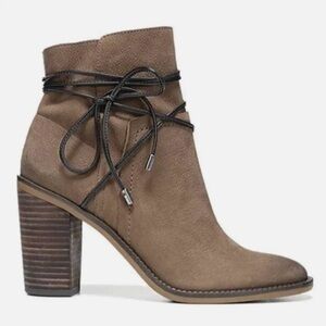 🌸 George 🌸 dark brown heeled booties